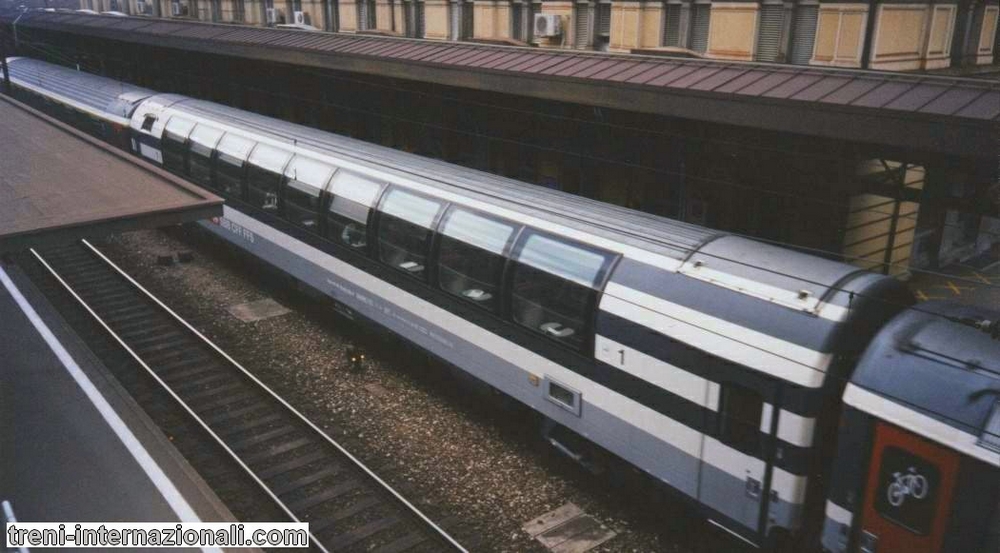 Treno InterCity "Riviera dei Fiori " Nizza - Basilea  a Bellinzona