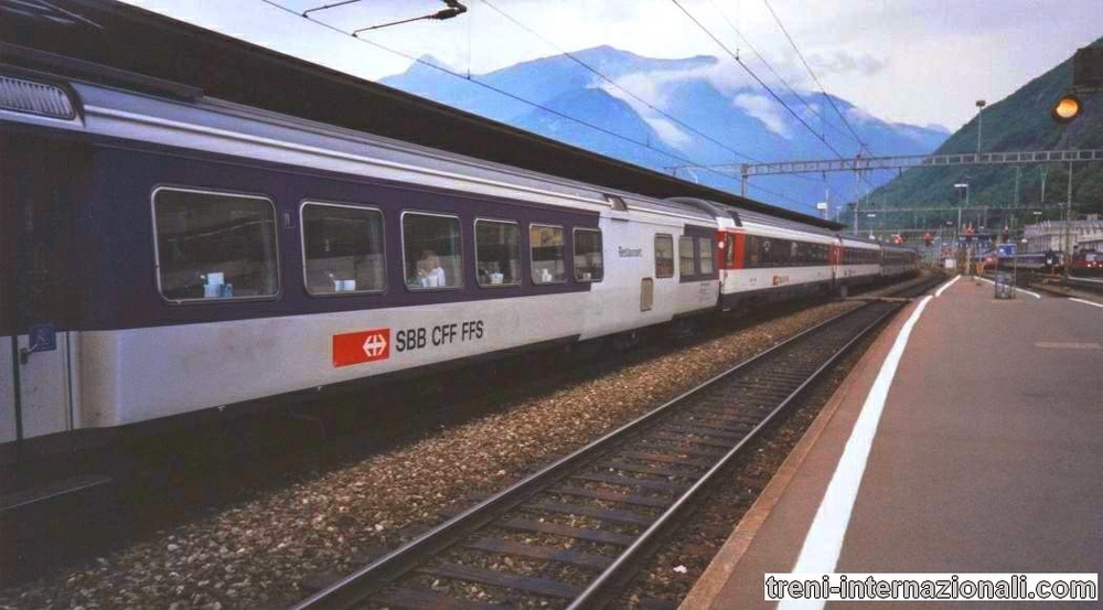 Treno InterCity "Riviera dei Fiori " Basilea - Nizza a Bellinzona