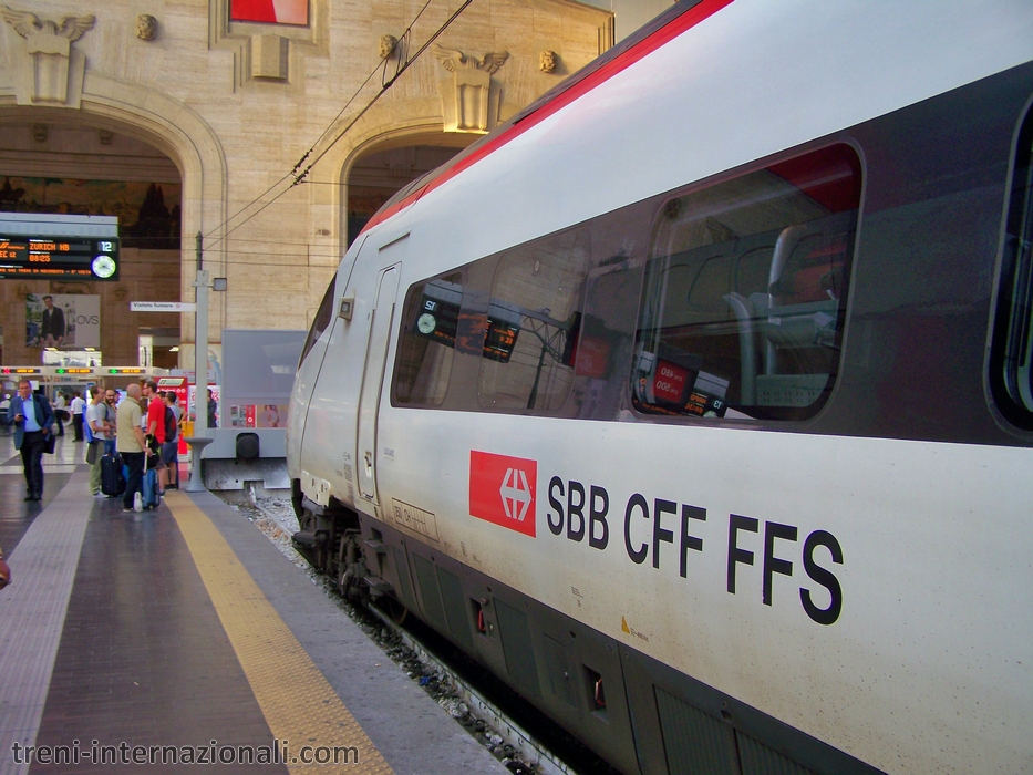 Treno EuroCity per Zurigo a Milano