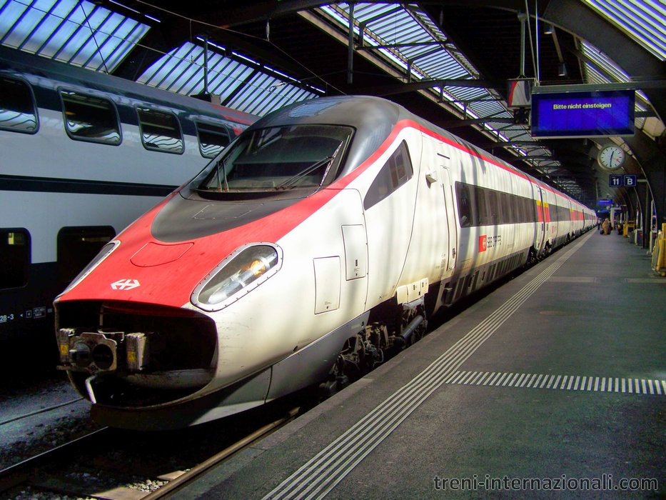 Treno EuroCity da Milano arrivato a Zurigo