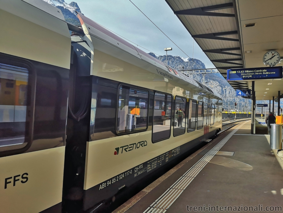 Treno RegioExpress Tilo per Milano a Erstfeld