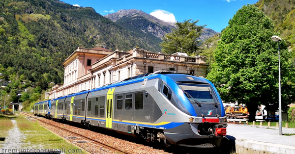 Treno Regionale Ventimiglia - Cuneo in sosta a San Dalmazzo di Tenda in Francia (05/2019).