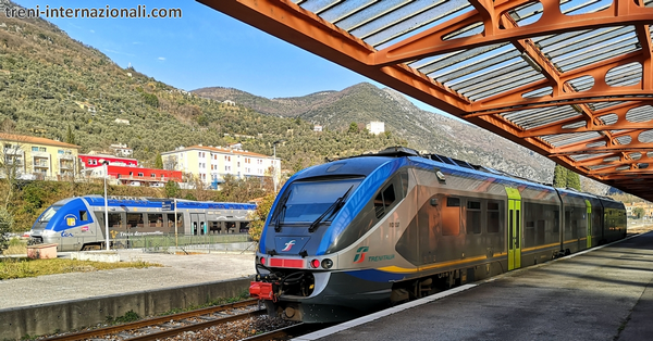 Treno Regionale Ventimiglia - Cuneo in sosta a Breil sur Roya in Francia (01/2020).