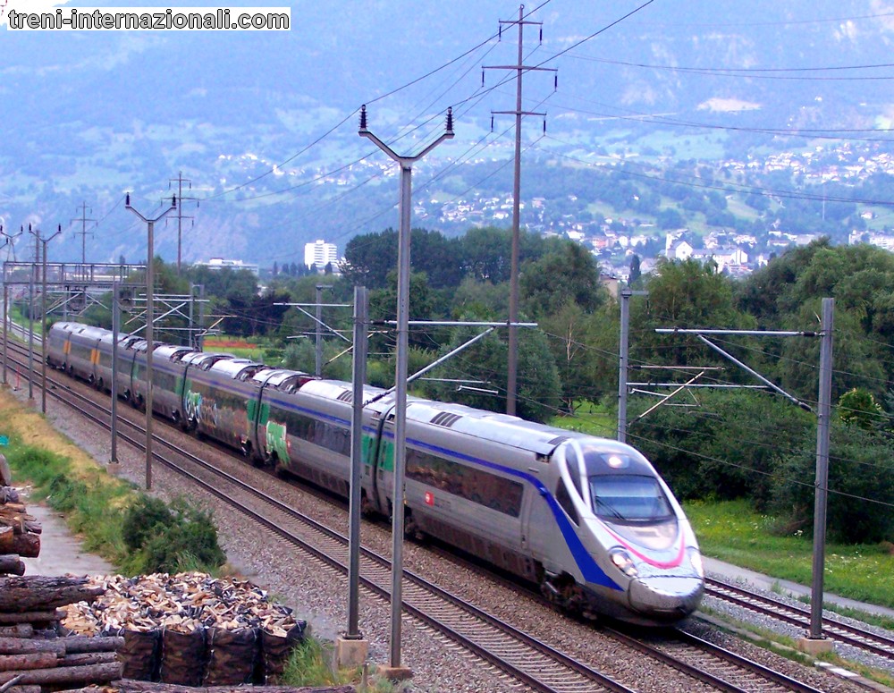 Treno Cisalpino Milano - Ginevra poco dopo Briga