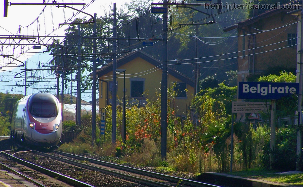 Treno EuroCity Milano - Ginevra a Belgirate