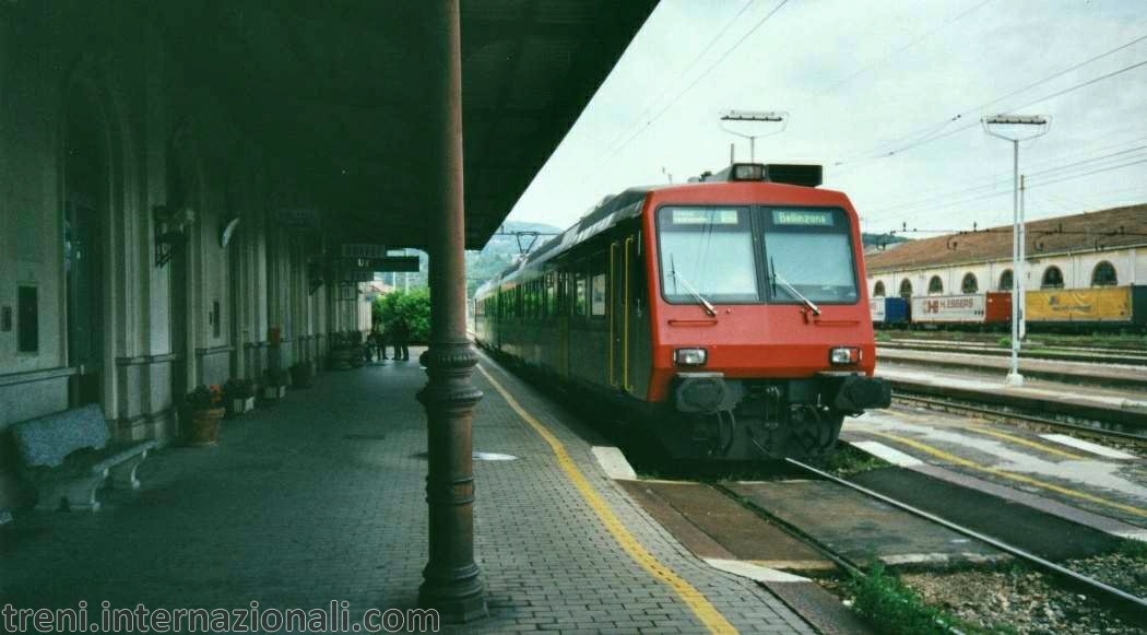 Treno regionale delle ferrovie svizzere a Luino