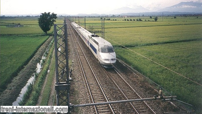 Treno EuroCity TGV "Alessandro Manzoni " Parigi - Milano vicino a Vercelli