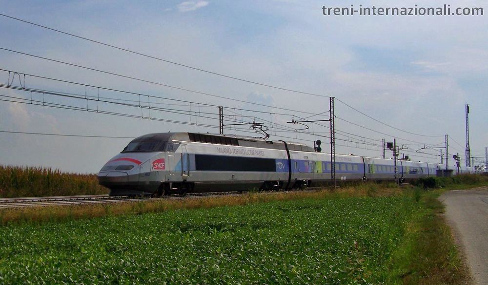 Treno EuroCity TGV Parigi - Milano vicino a Santhi