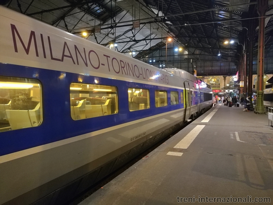 Treno EuroCity TGV da Milano arrivato a Parigi
