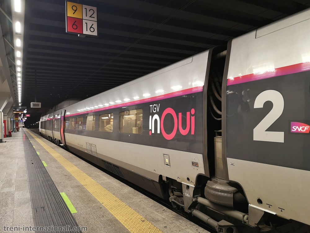 Il treno EuroCity TGV 9241 Parigi - Milano in sosta a Torino Porta Susa