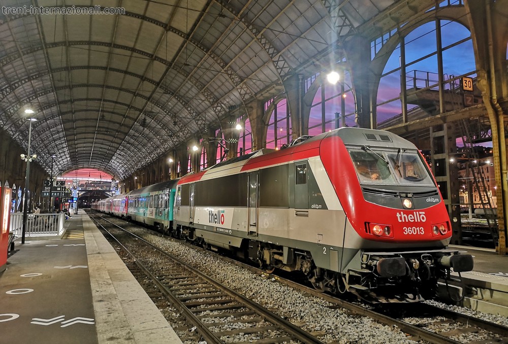 L'EuroCity 147 di Thello per Milano Centrale in partenza dalla stazione di Nizza